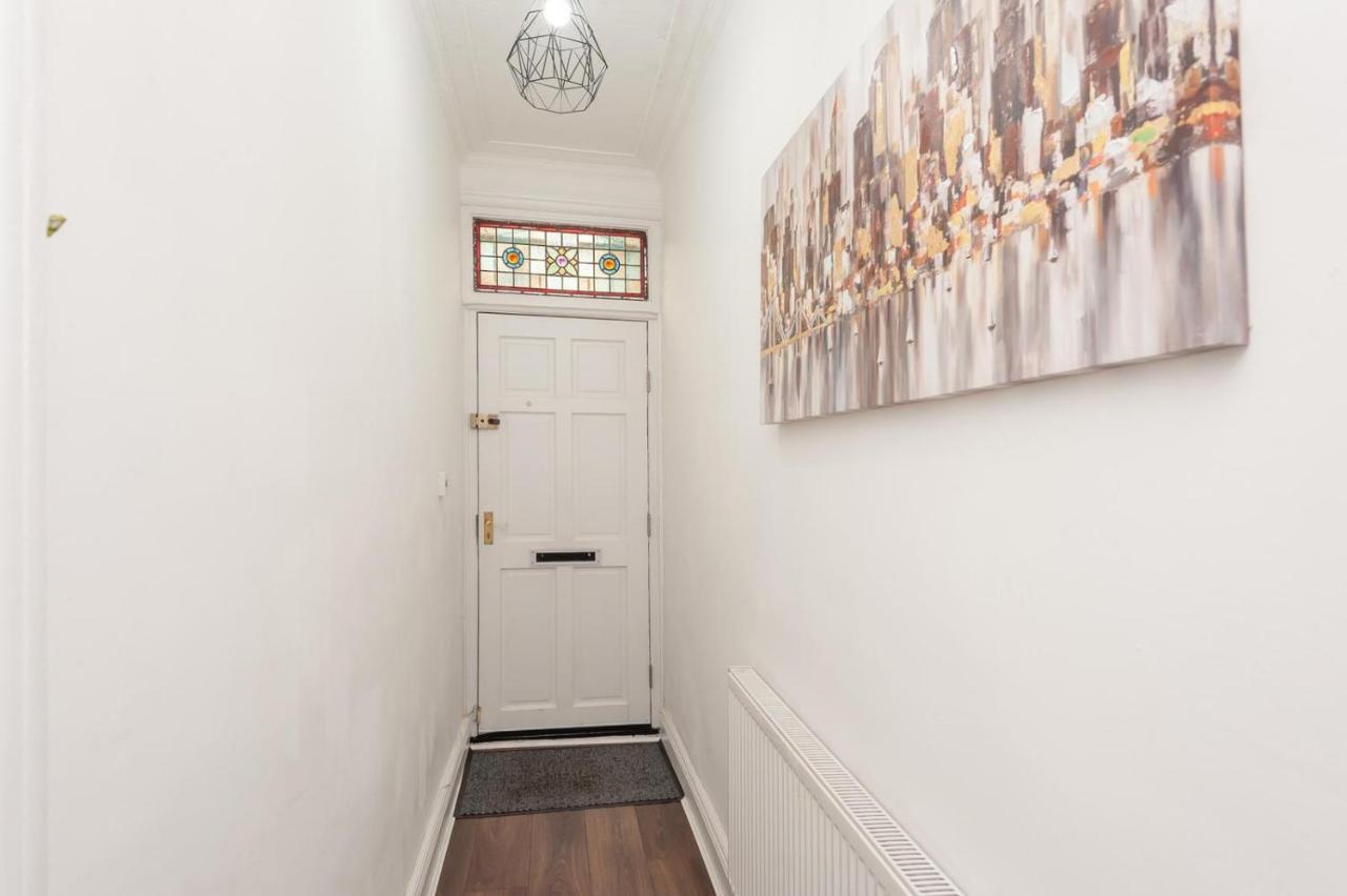 Leeds 4-Bed House - Sleeps 9 Free Parking & Wifi Villa Exterior photo