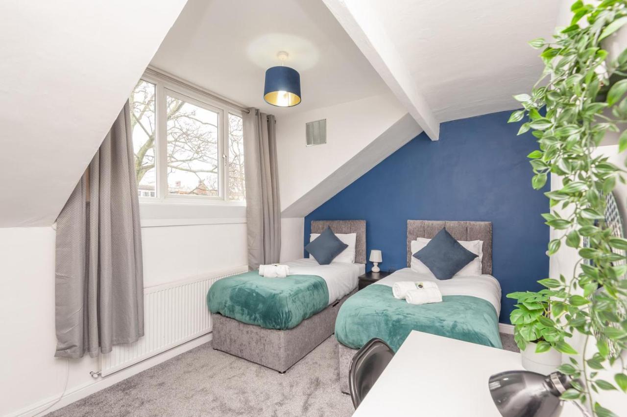 Leeds 4-Bed House - Sleeps 9 Free Parking & Wifi Villa Exterior photo